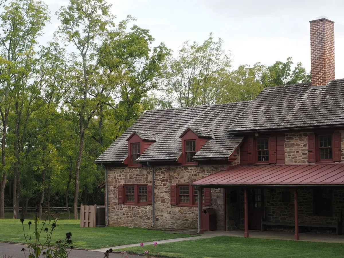 Stone farmhouse with a green lawn in the Pennsylvania countryside